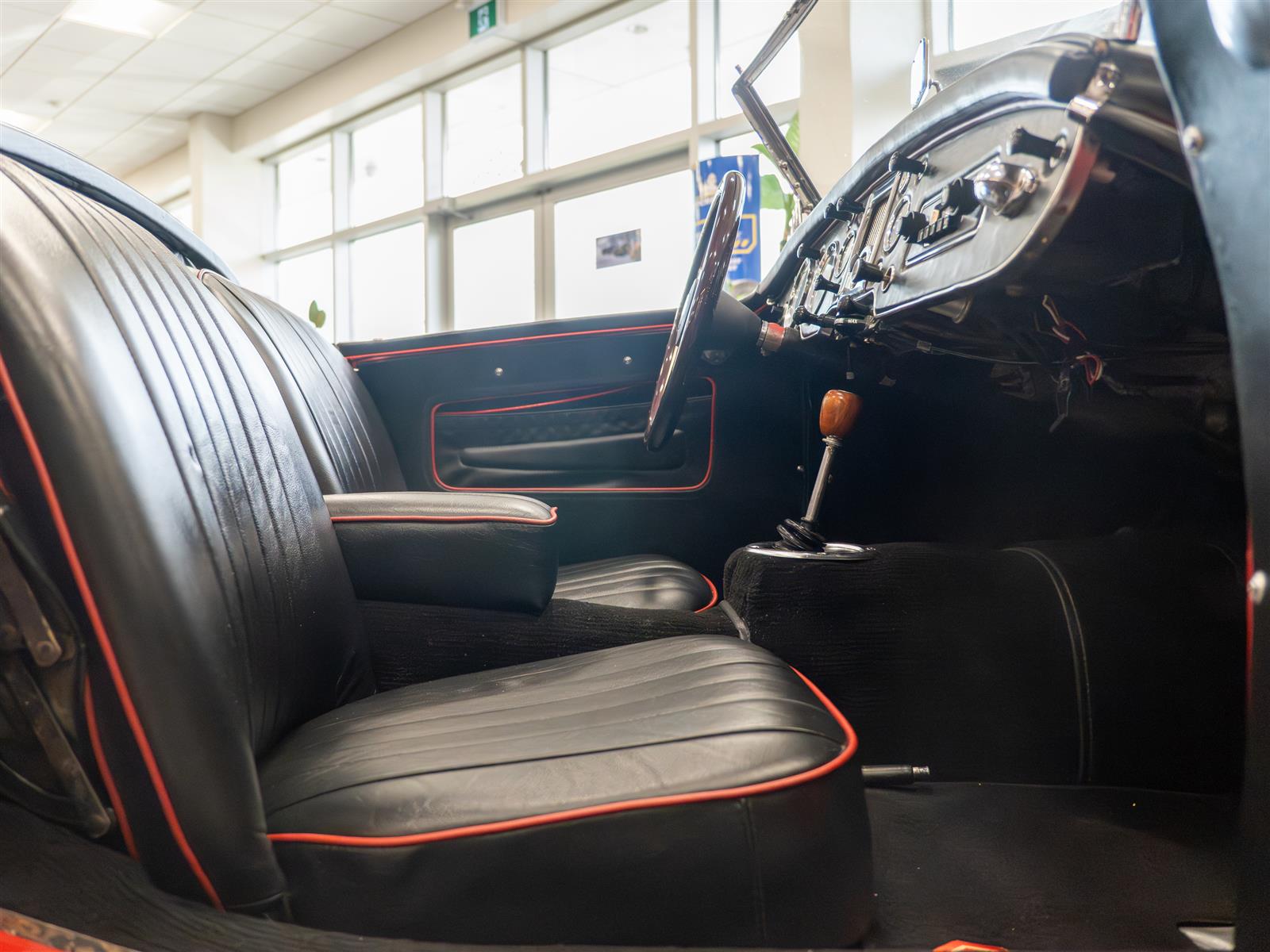 1987 Alfa Romeo Spider 2dr Coupe Graduate - Thumbnail 40