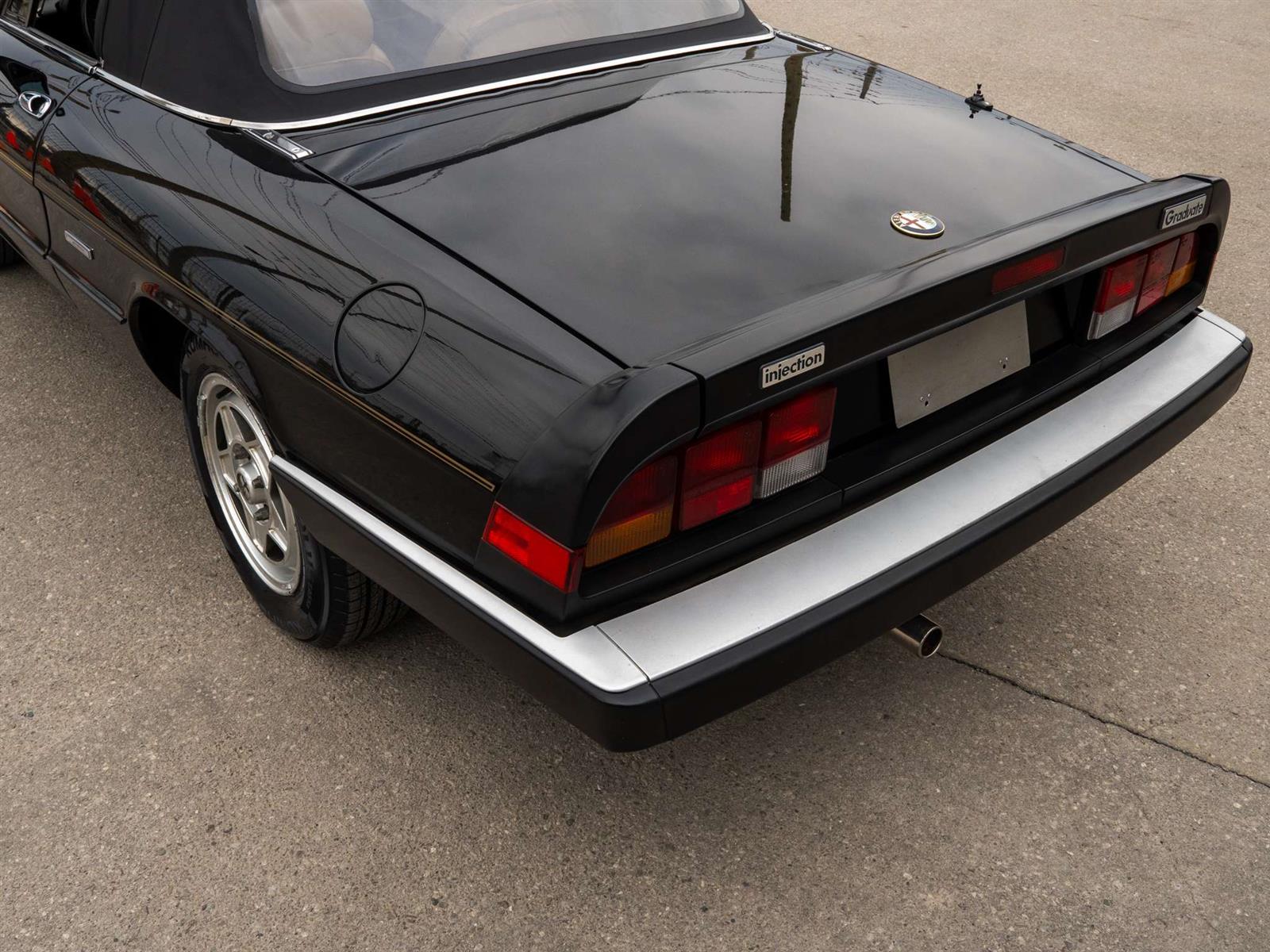 1987 Alfa Romeo Spider 2dr Coupe Graduate - Thumbnail 18