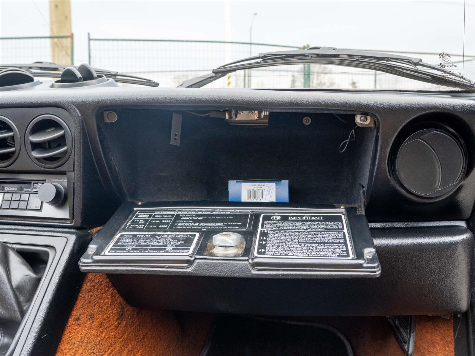 1987 Alfa Romeo Spider 2dr Coupe Graduate - Thumbnail 25