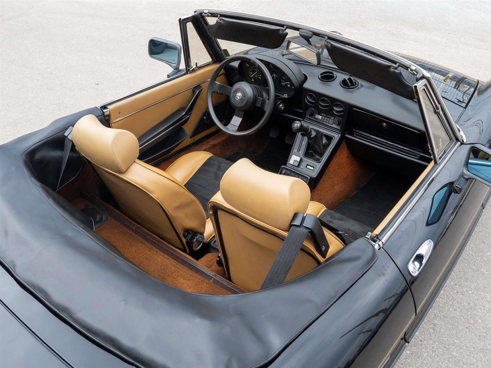 1987 Alfa Romeo Spider 2dr Coupe Graduate - Thumbnail 30
