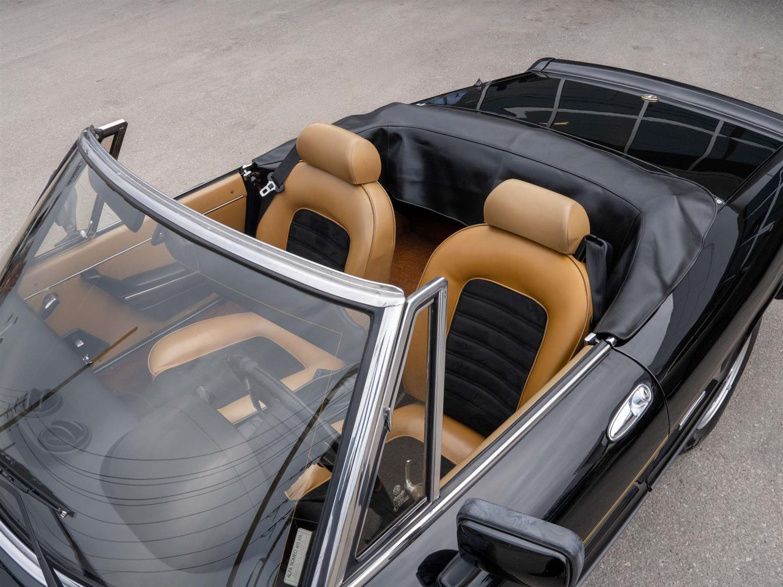 1987 Alfa Romeo Spider 2dr Coupe Graduate - Thumbnail 32