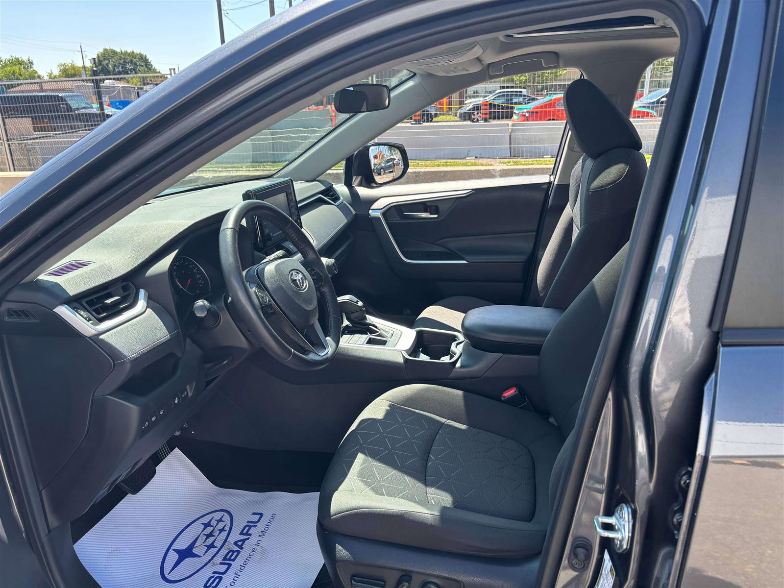 2021 Toyota RAV4 XLE - Thumbnail 10