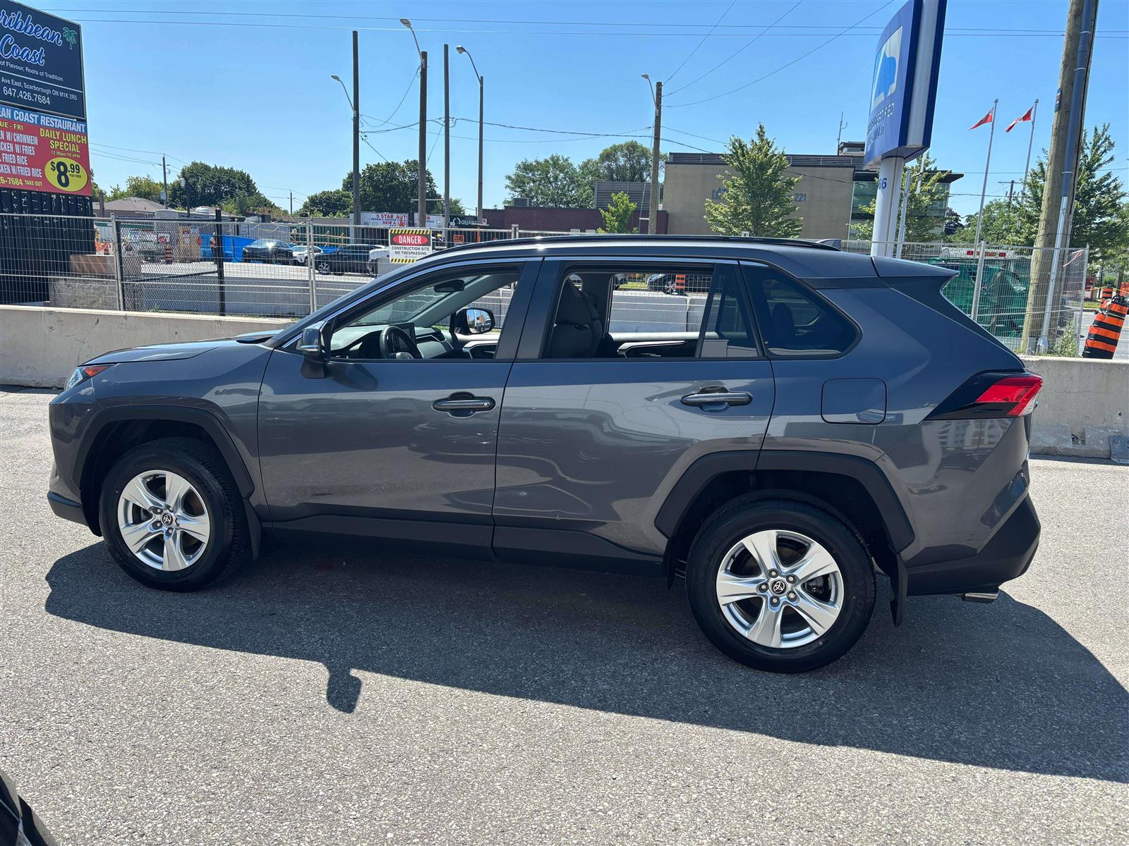 2021 Toyota RAV4 XLE - Thumbnail 2