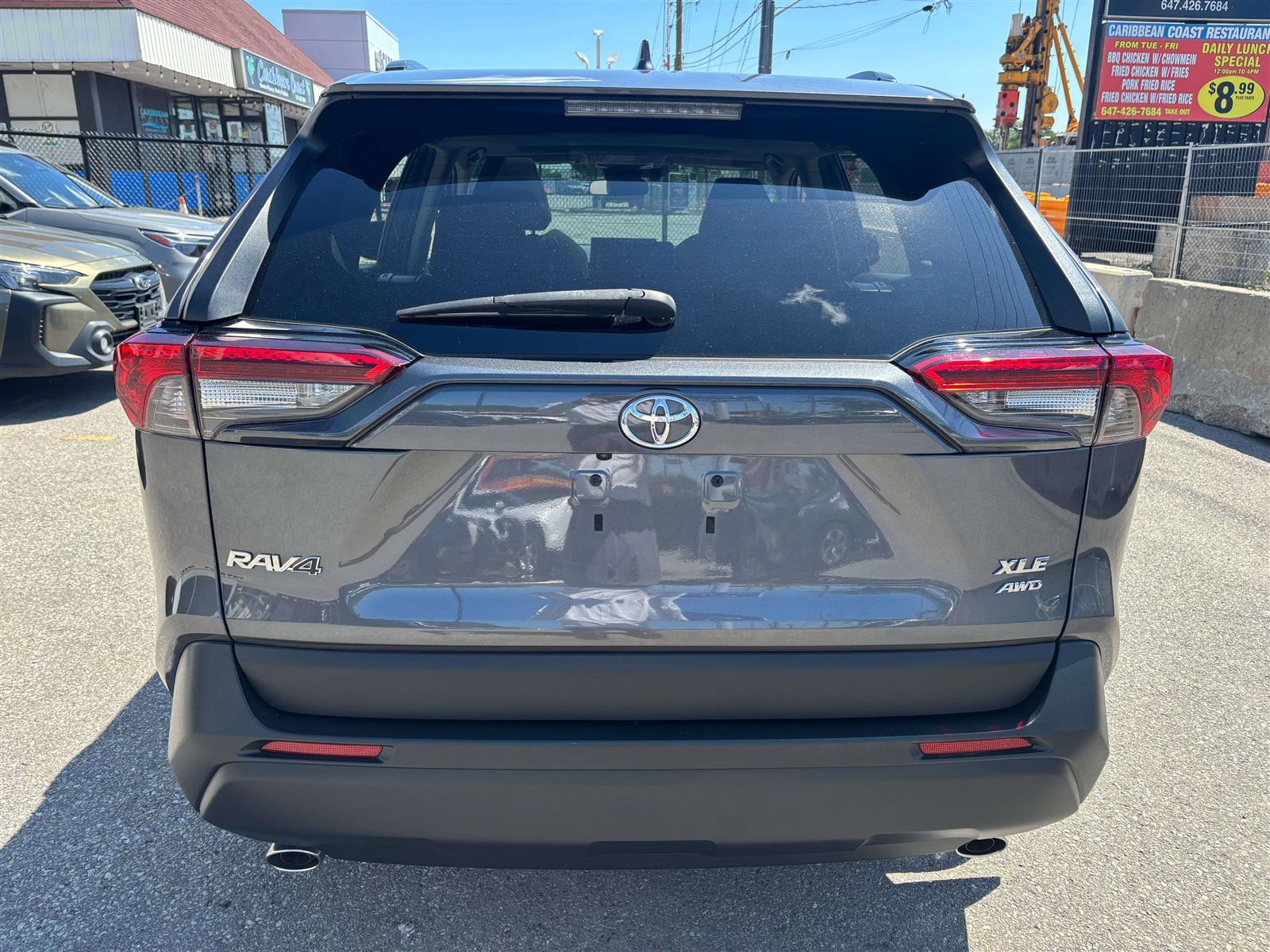 2021 Toyota RAV4 XLE - Thumbnail 4