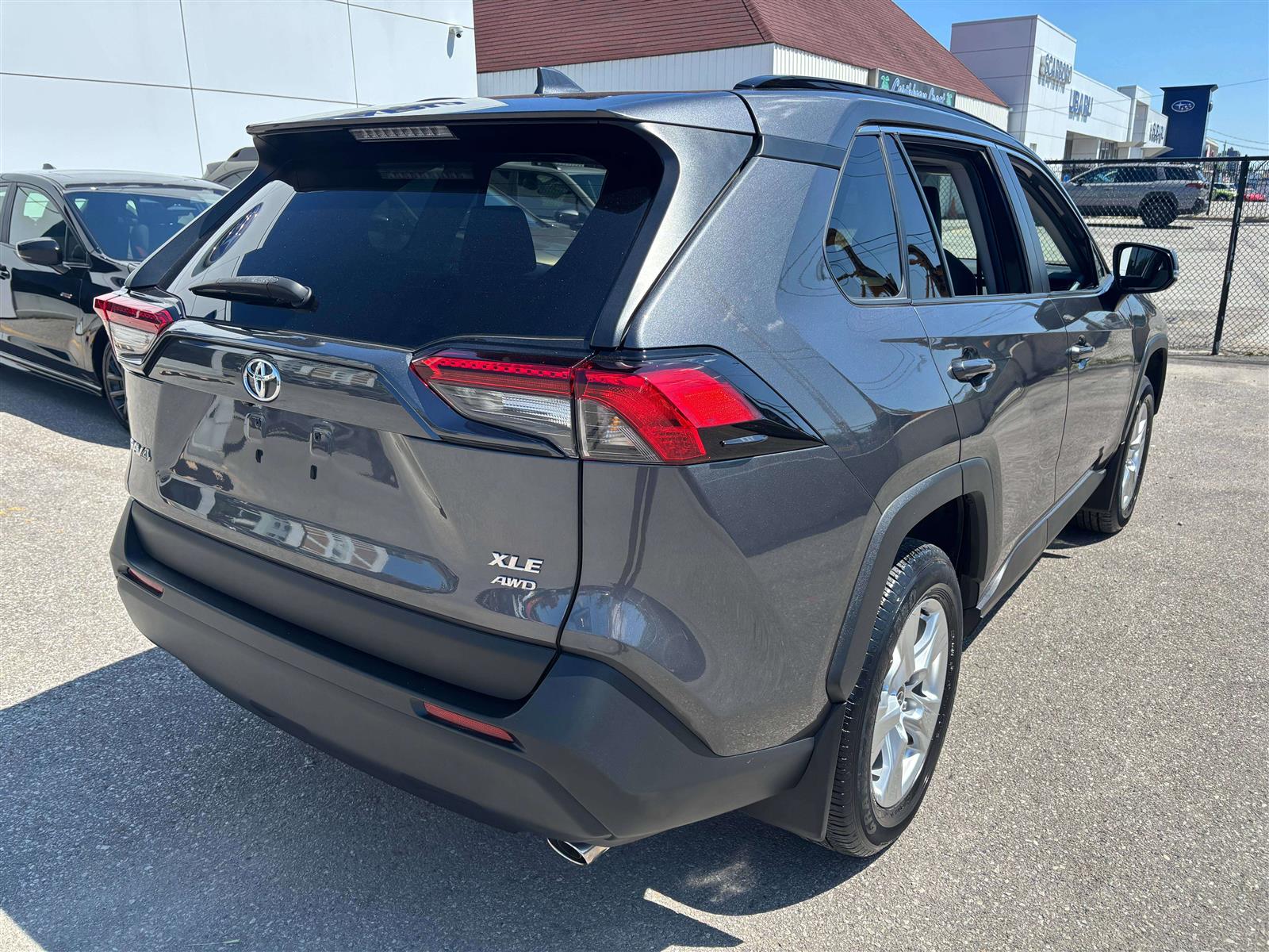 2021 Toyota RAV4 XLE - Thumbnail 5