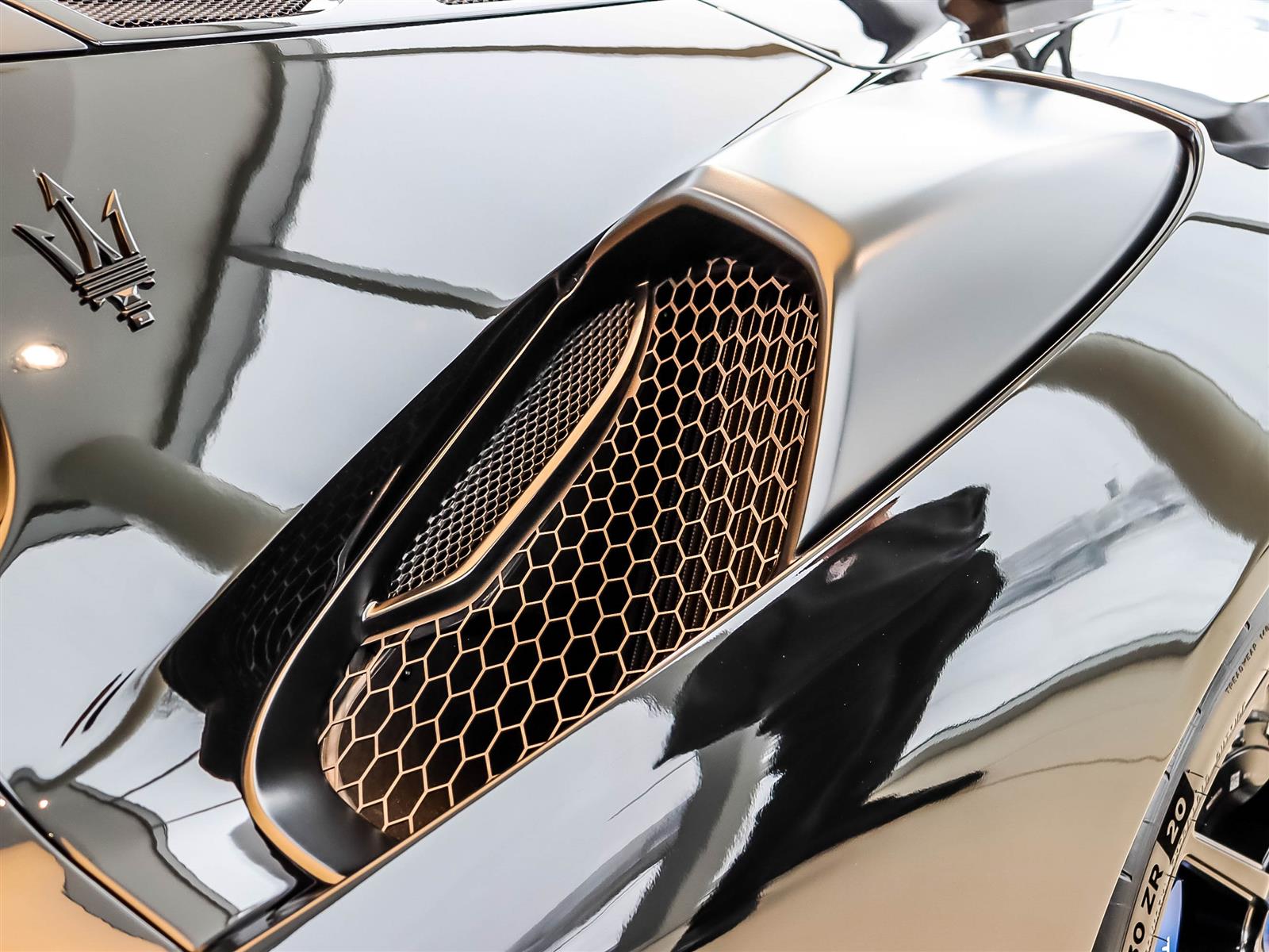 2025 Maserati Coupe GT2 Stradale - Thumbnail 23