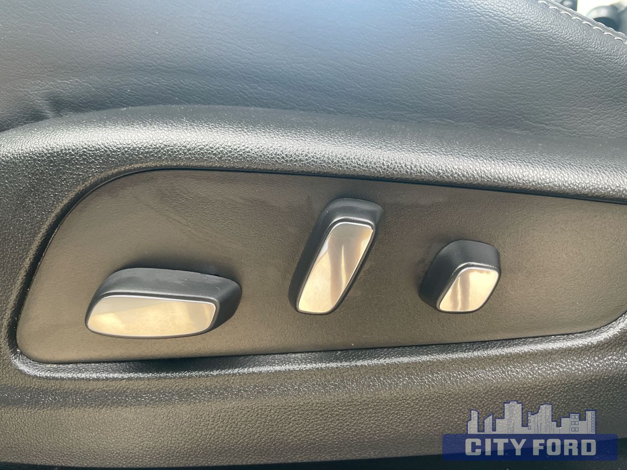 2024 Cadillac XT5 AWD Sport 4dr - Thumbnail 12