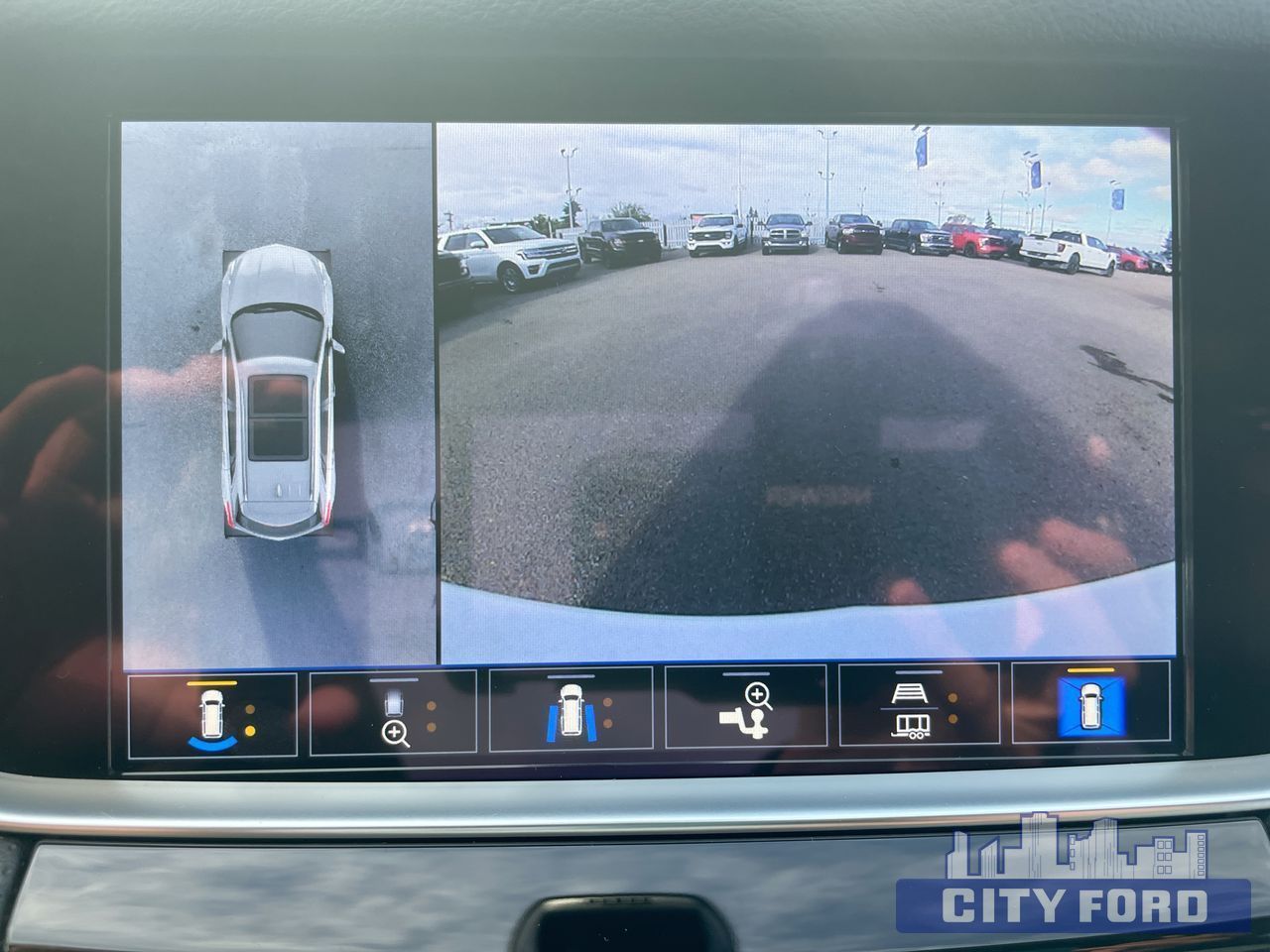 2024 Cadillac XT5 AWD Sport 4dr - Thumbnail 17