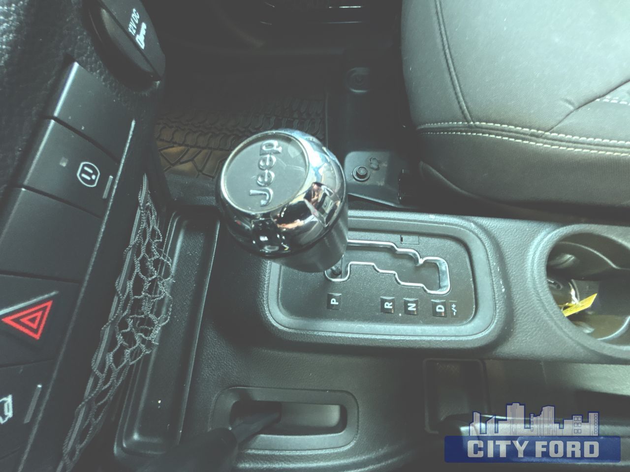 2013 Jeep Wrangler Unlimited Sahara 4x4 4dr - Thumbnail 17
