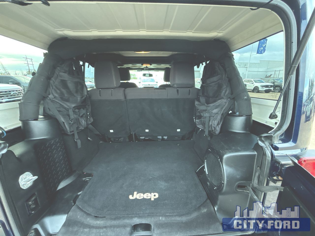 2013 Jeep Wrangler Unlimited Sahara 4x4 4dr - Thumbnail 20