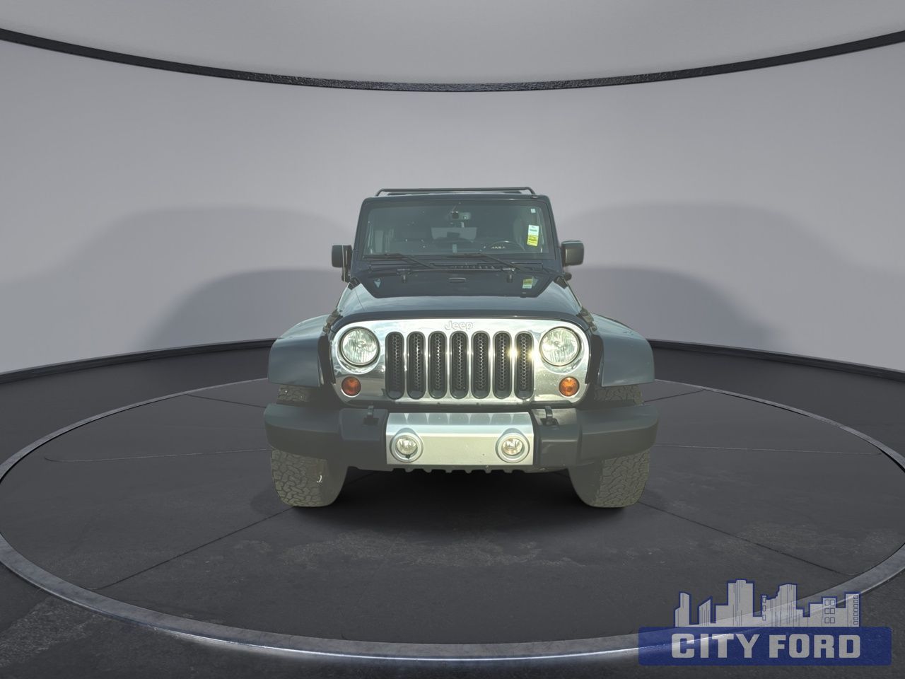 2013 Jeep Wrangler Unlimited Sahara 4x4 4dr - Thumbnail 3