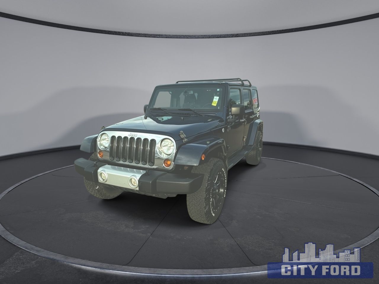 2013 Jeep Wrangler Unlimited Sahara 4x4 4dr - Thumbnail 4