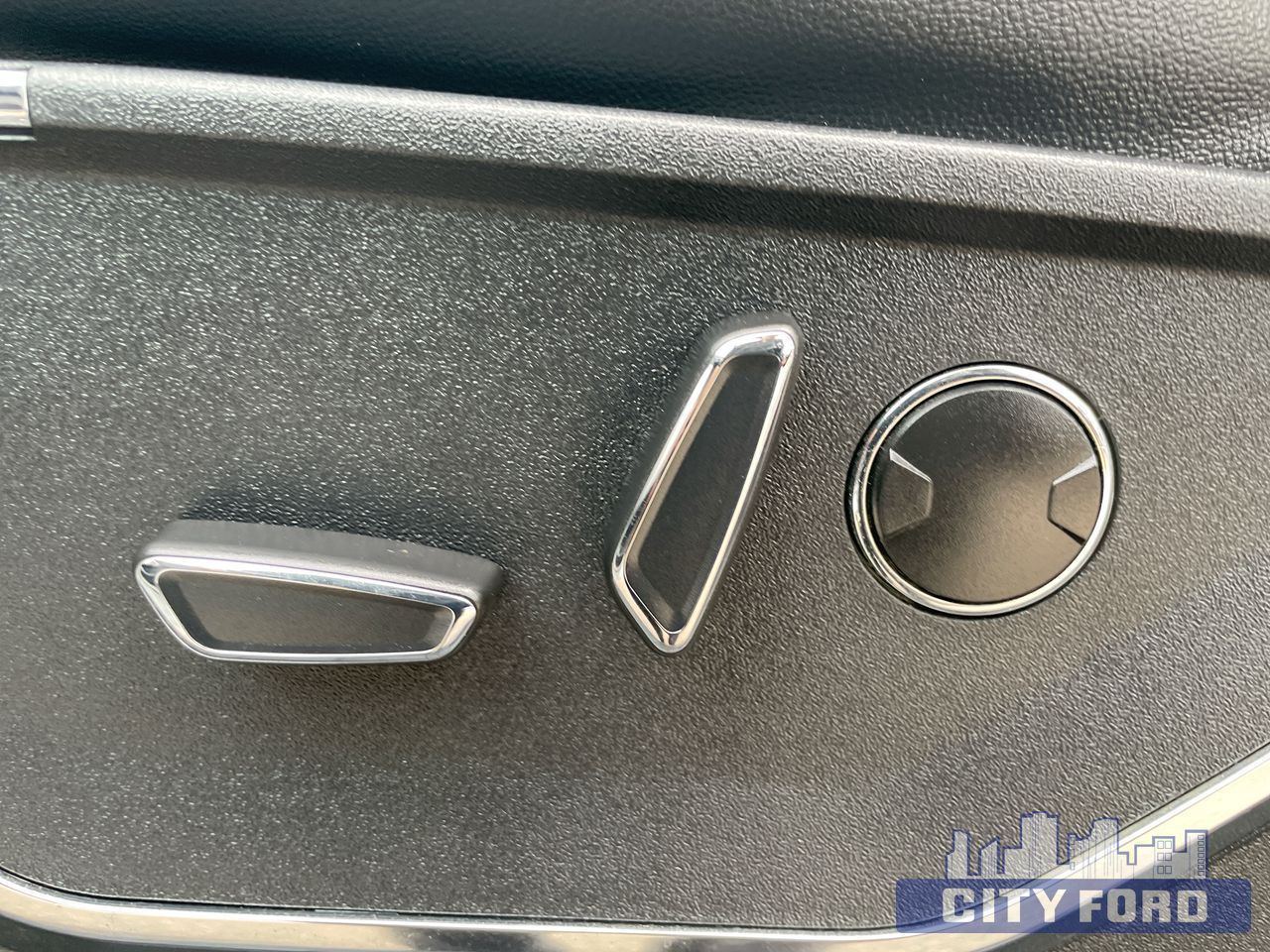 2023 Ford F-150 Lariat 4x4 SuperCrew 5.5' Box - Thumbnail 12