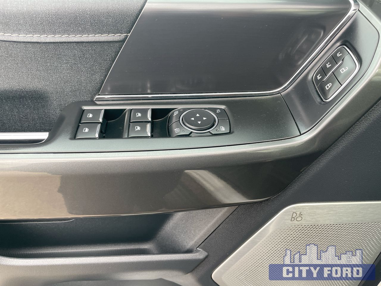 2023 Ford F-150 Lariat 4x4 SuperCrew 5.5' Box - Thumbnail 13