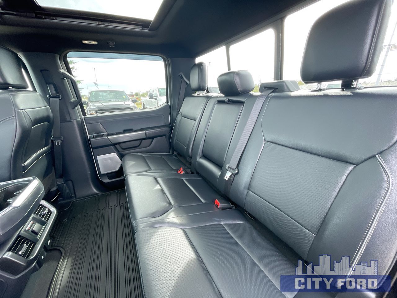 2023 Ford F-150 Lariat 4x4 SuperCrew 5.5' Box - Thumbnail 23