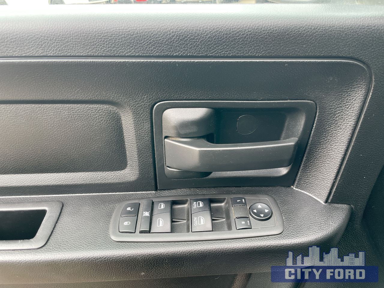 2022 Ram 1500 Classic Tradesman 4x4 Crew Cab 6'4" Box - Thumbnail 11
