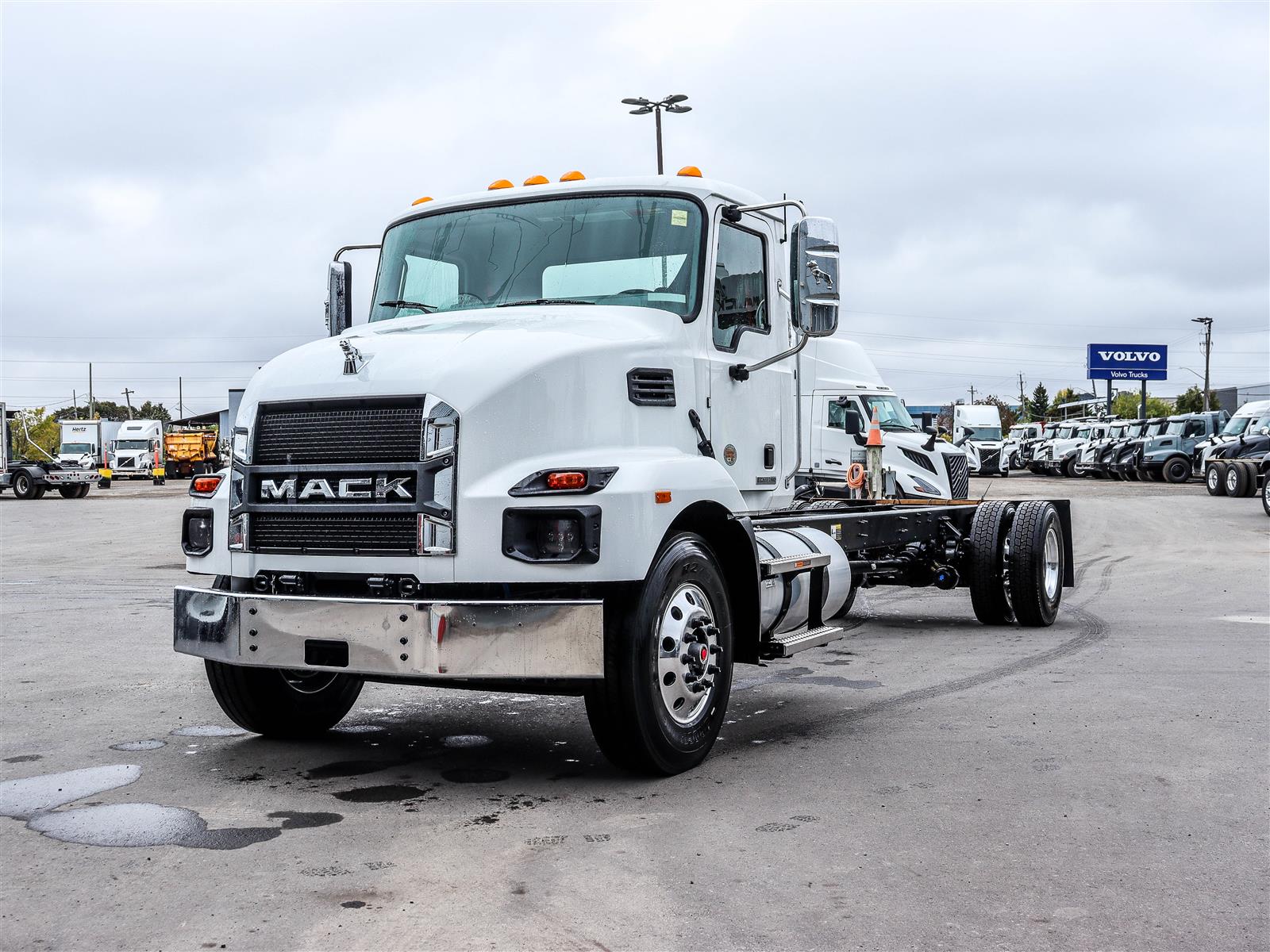 2027 Mack MD7