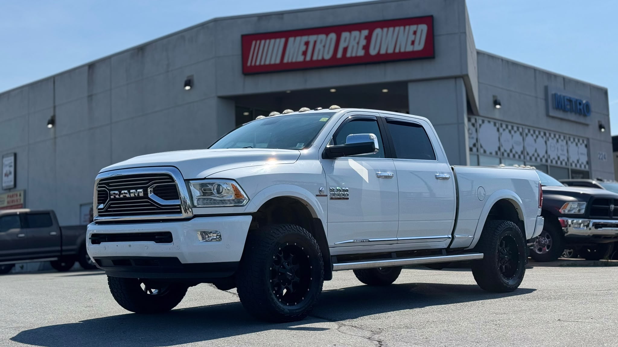 White 2016 RAM 3500 Laramie Longhorn Crew Cab 4WD Pickup Truck Four-Wheel Drive Automatic