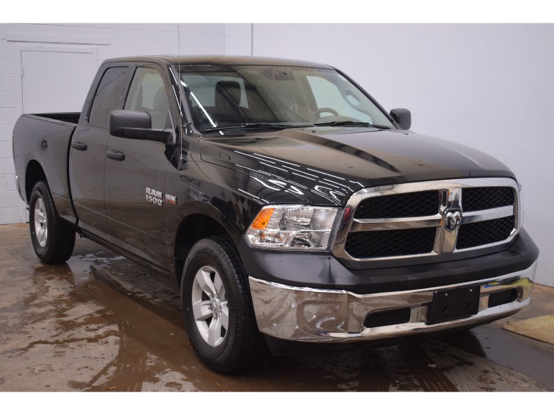 2017 Ram 1500 ST QUAD CAB 4X4- CRUISE * LOW KM * HITCH RECEIVER Black ...