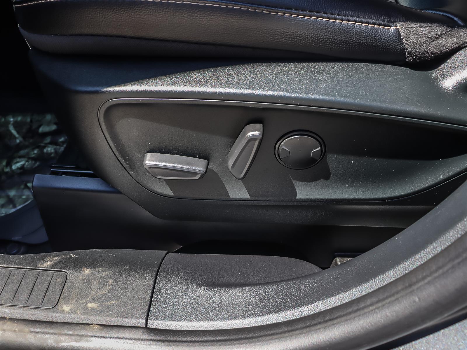 2022 Ford Escape Titanium - Thumbnail 11