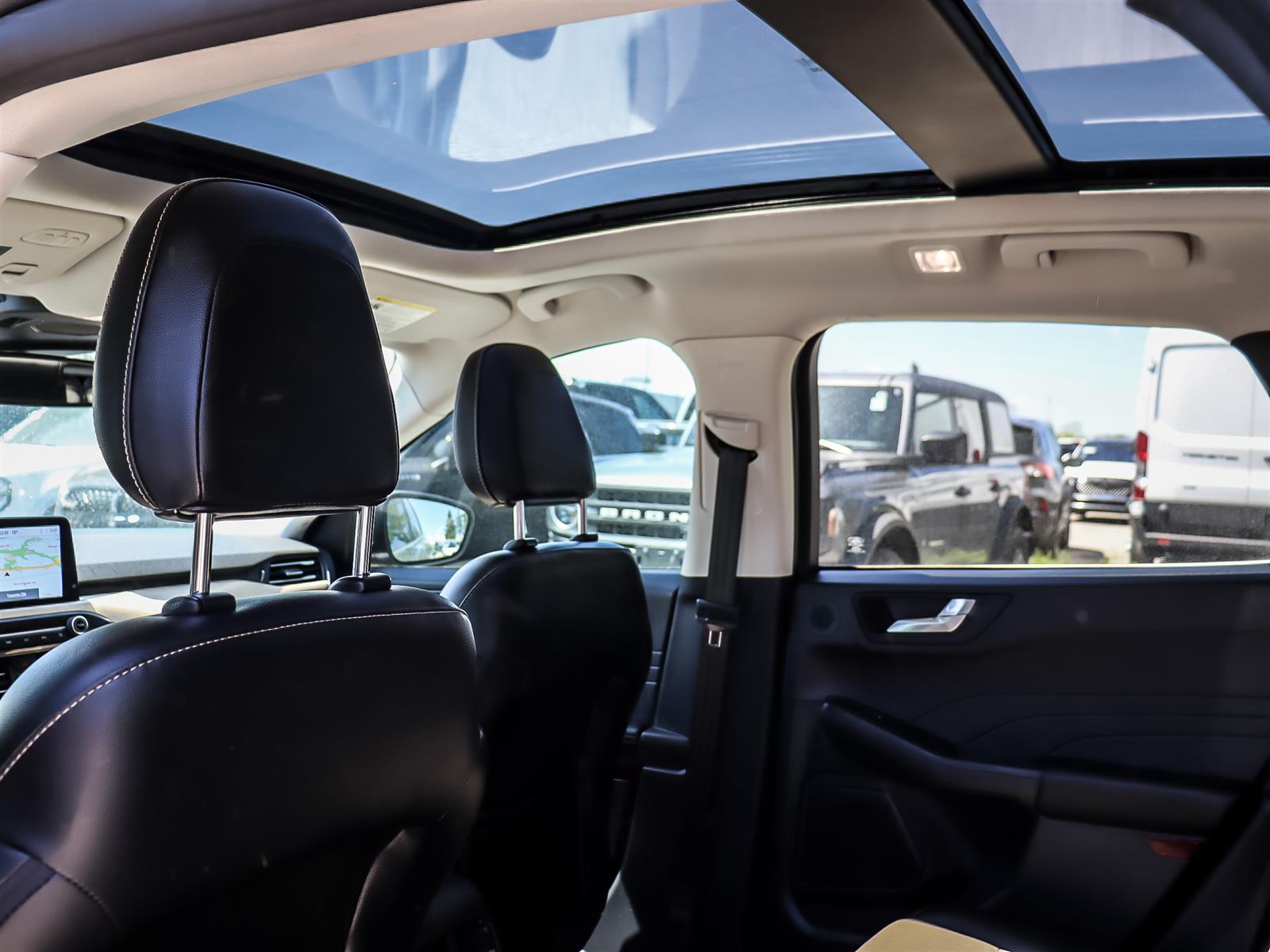 2022 Ford Escape Titanium - Thumbnail 12
