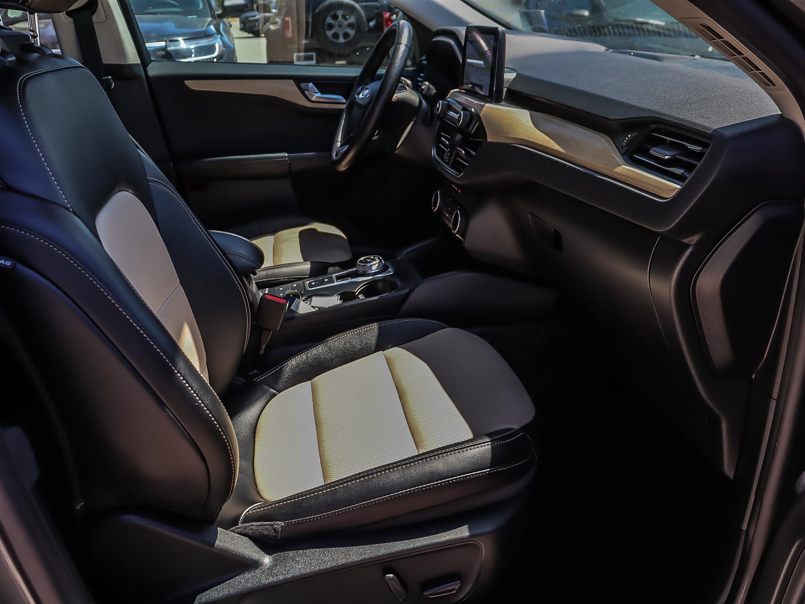 2022 Ford Escape Titanium - Thumbnail 20