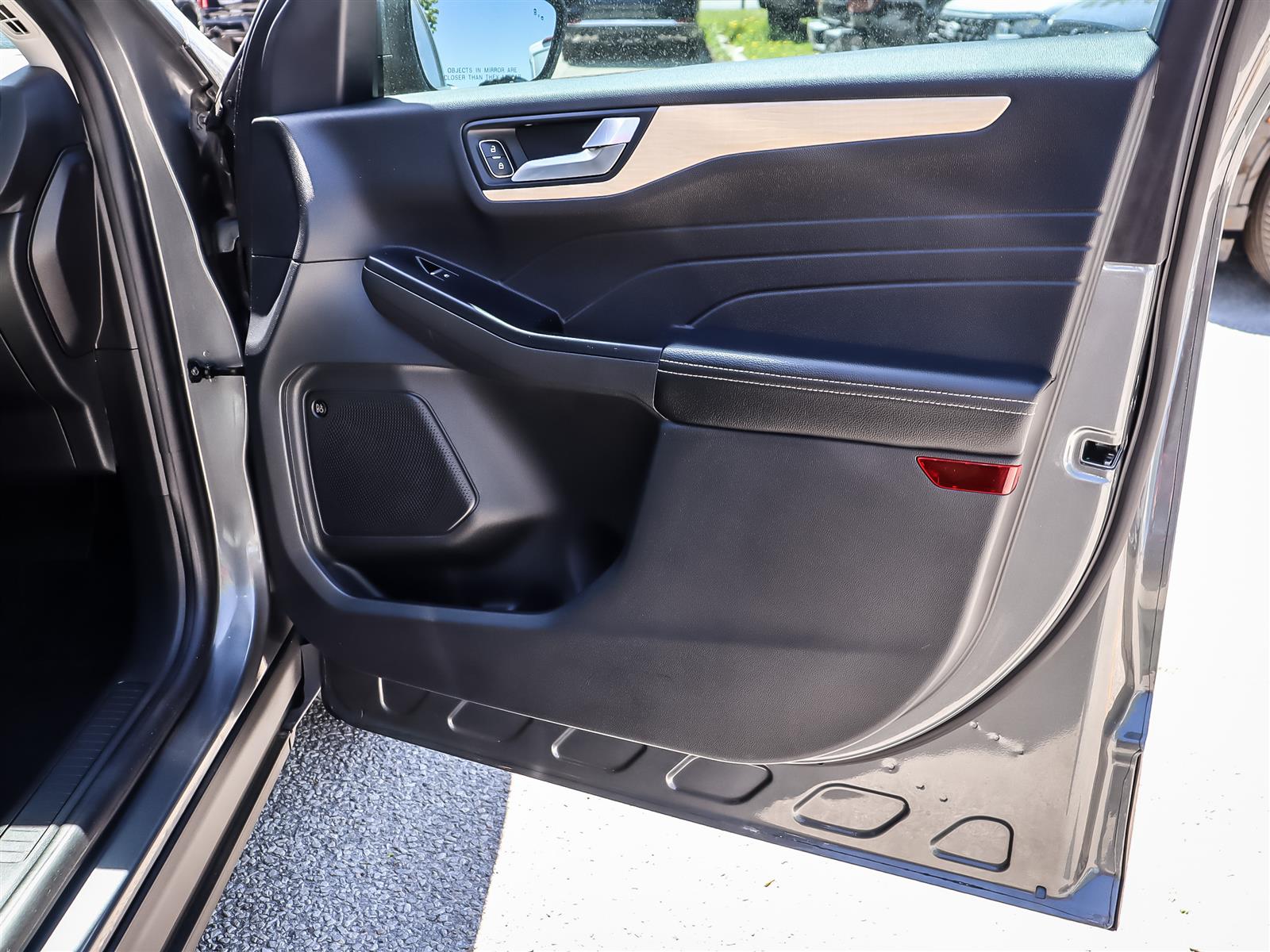 2022 Ford Escape Titanium - Thumbnail 21