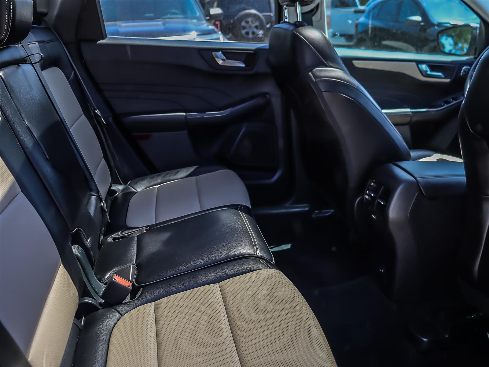 2022 Ford Escape Titanium - Thumbnail 22