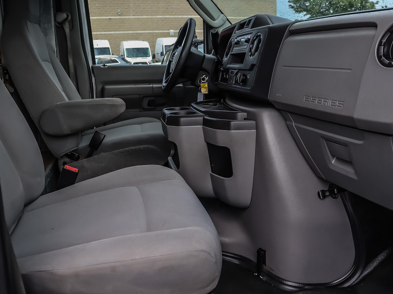 2024 Ford Econoline E-450 - Thumbnail 10