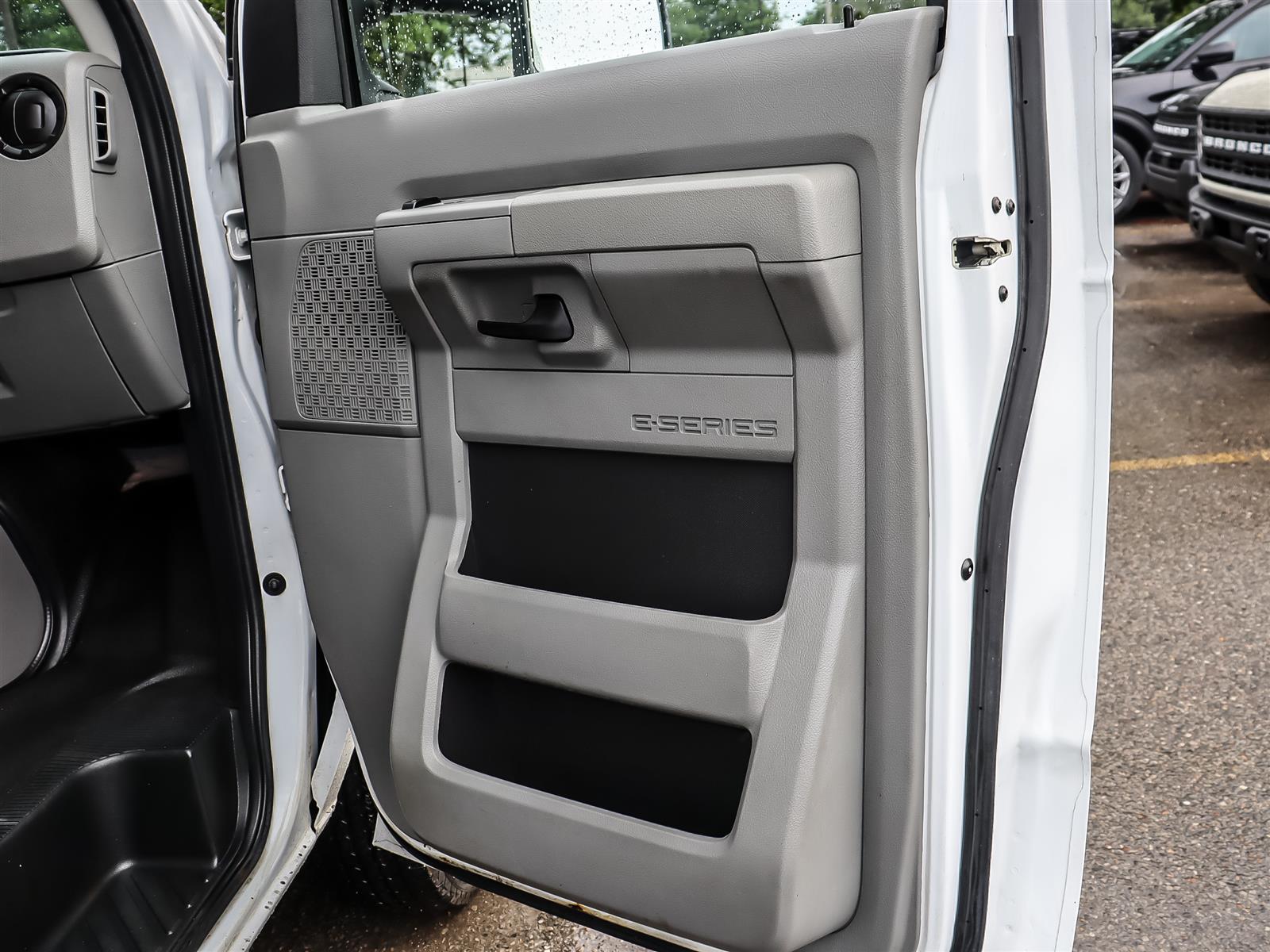 2024 Ford Econoline E-450 - Thumbnail 11