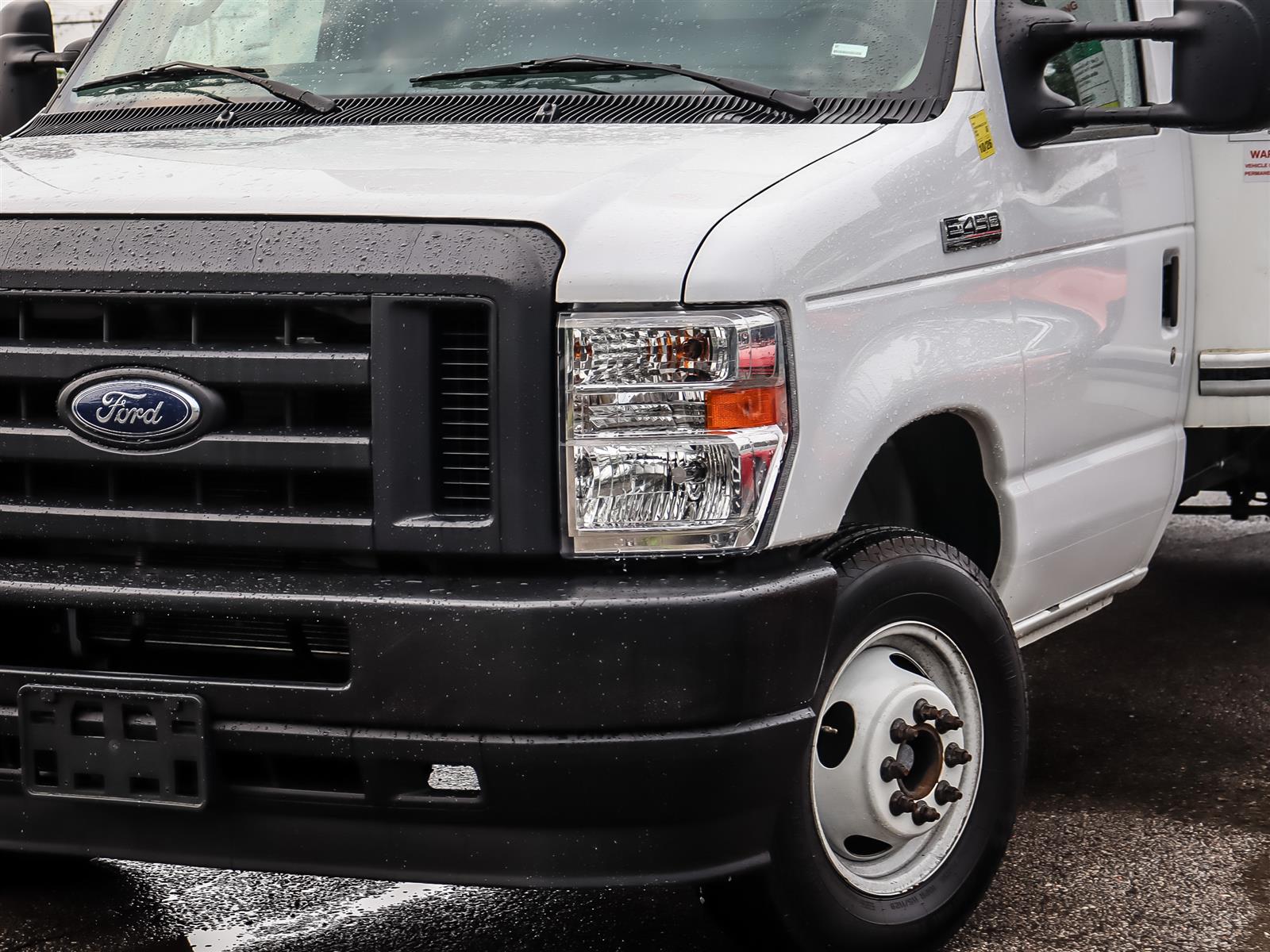 2024 Ford Econoline E-450 - Thumbnail 2