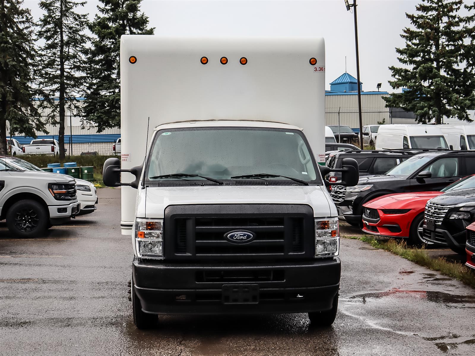 2024 Ford Econoline E-450 - Thumbnail 3