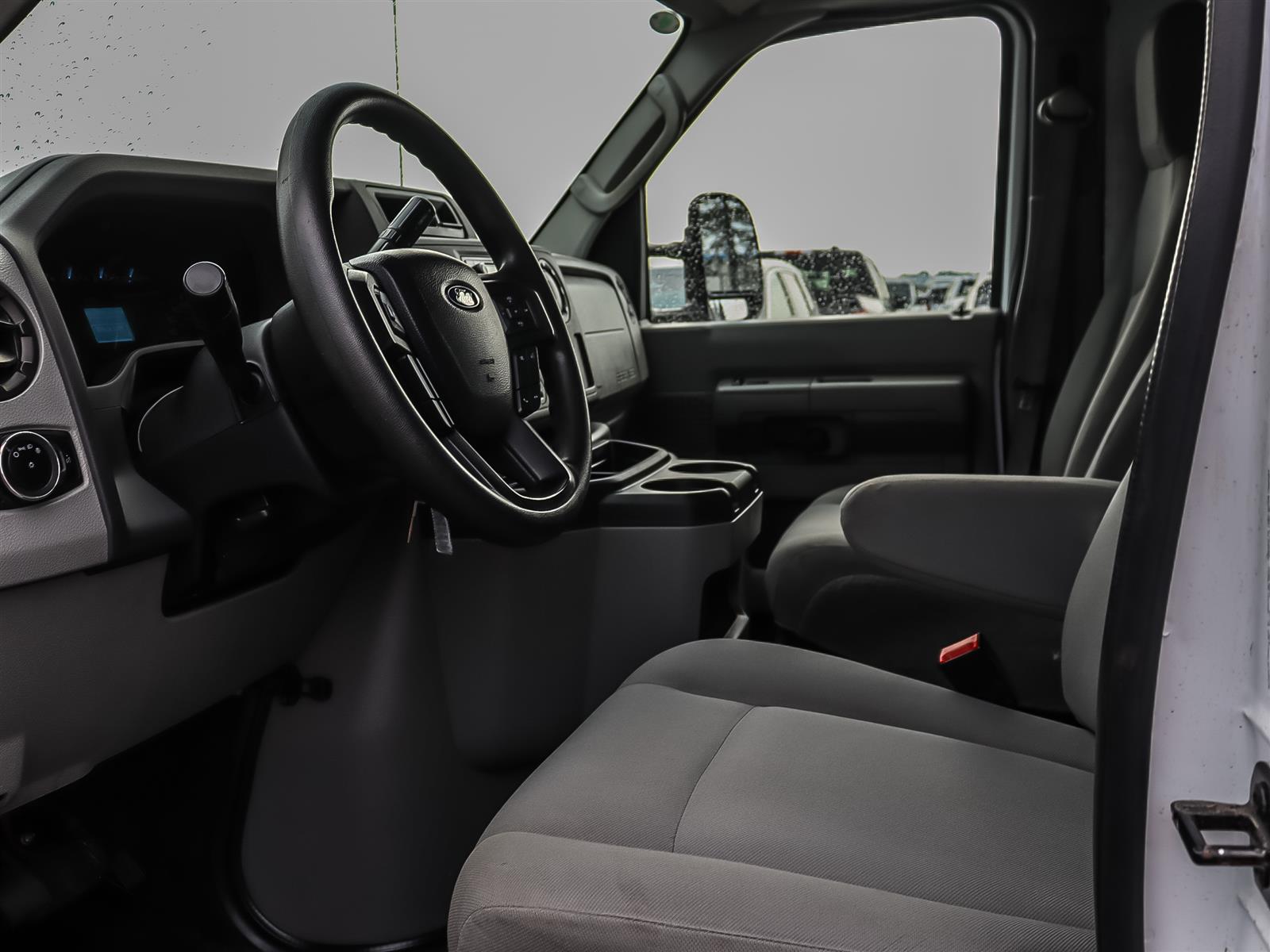 2024 Ford Econoline E-450 - Thumbnail 7