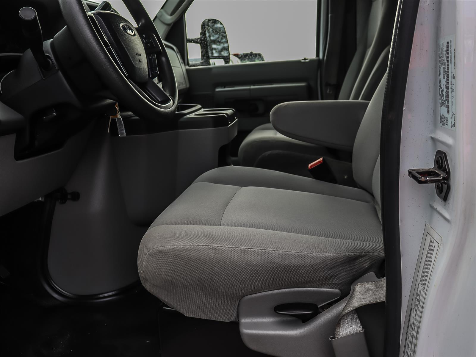 2024 Ford Econoline E-450 - Thumbnail 8