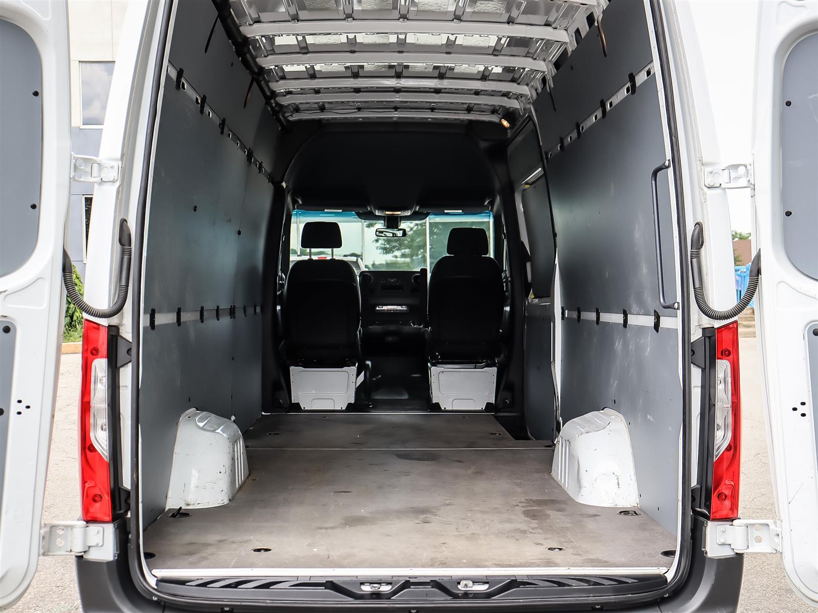 2025 Mercedes-Benz Sprinter 2500 170-in. WB - Thumbnail 18