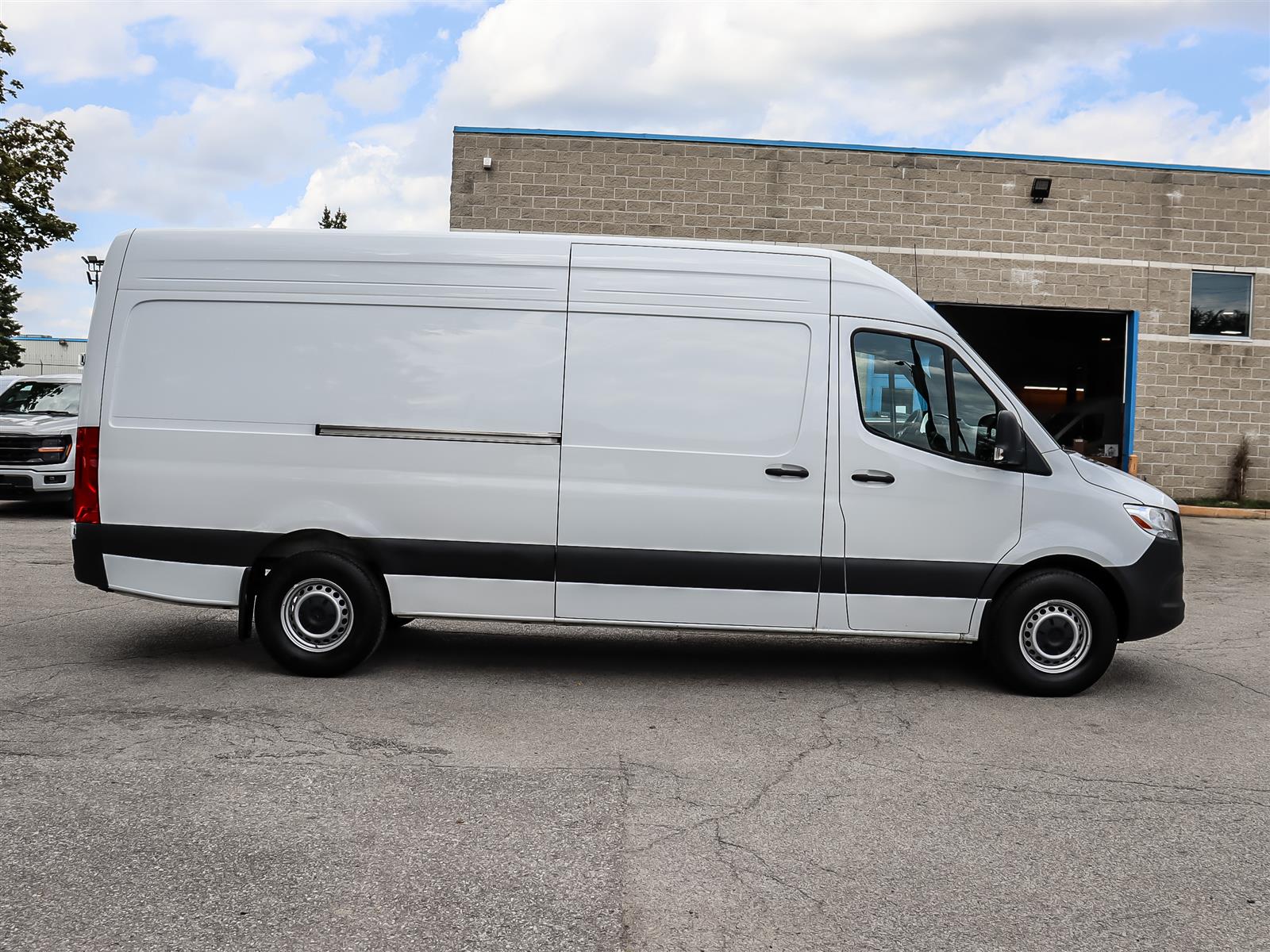 2025 Mercedes-Benz Sprinter 2500 170-in. WB - Thumbnail 4