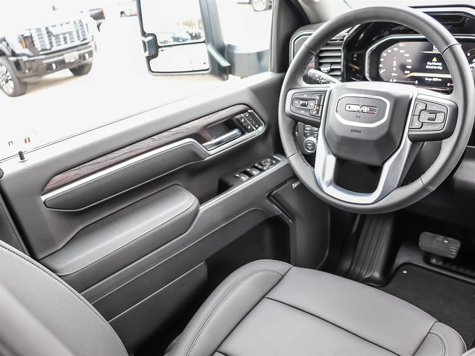 2026 GMC Sierra SLT - Thumbnail 16
