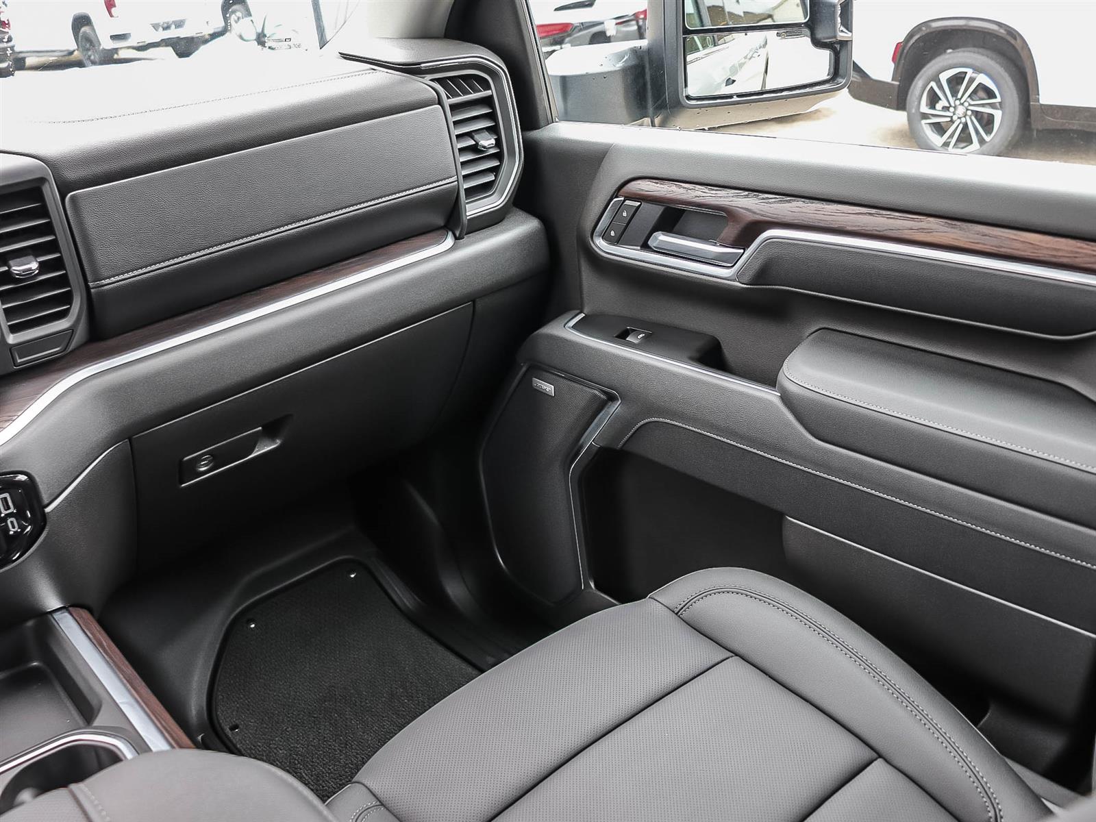 2026 GMC Sierra SLT - Thumbnail 18