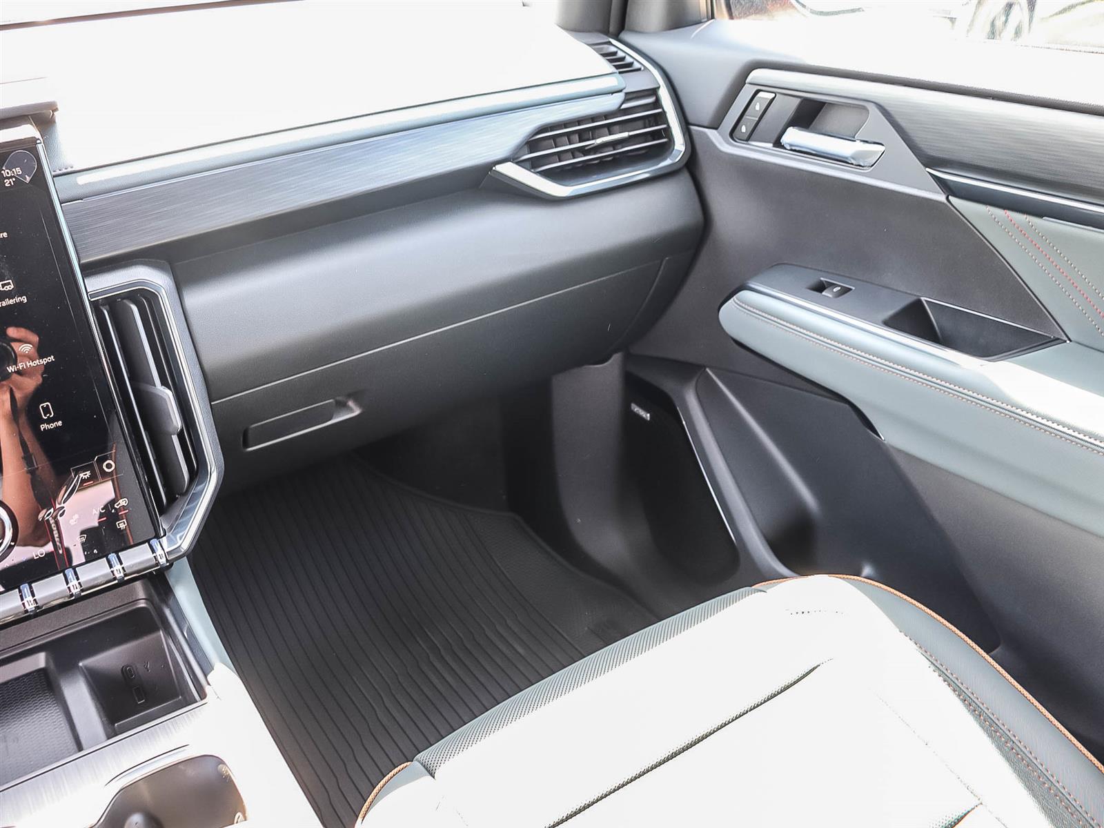 2026 GMC Acadia AT4 | 7 PASSENGER | WINTER PACKAGE - Thumbnail 18
