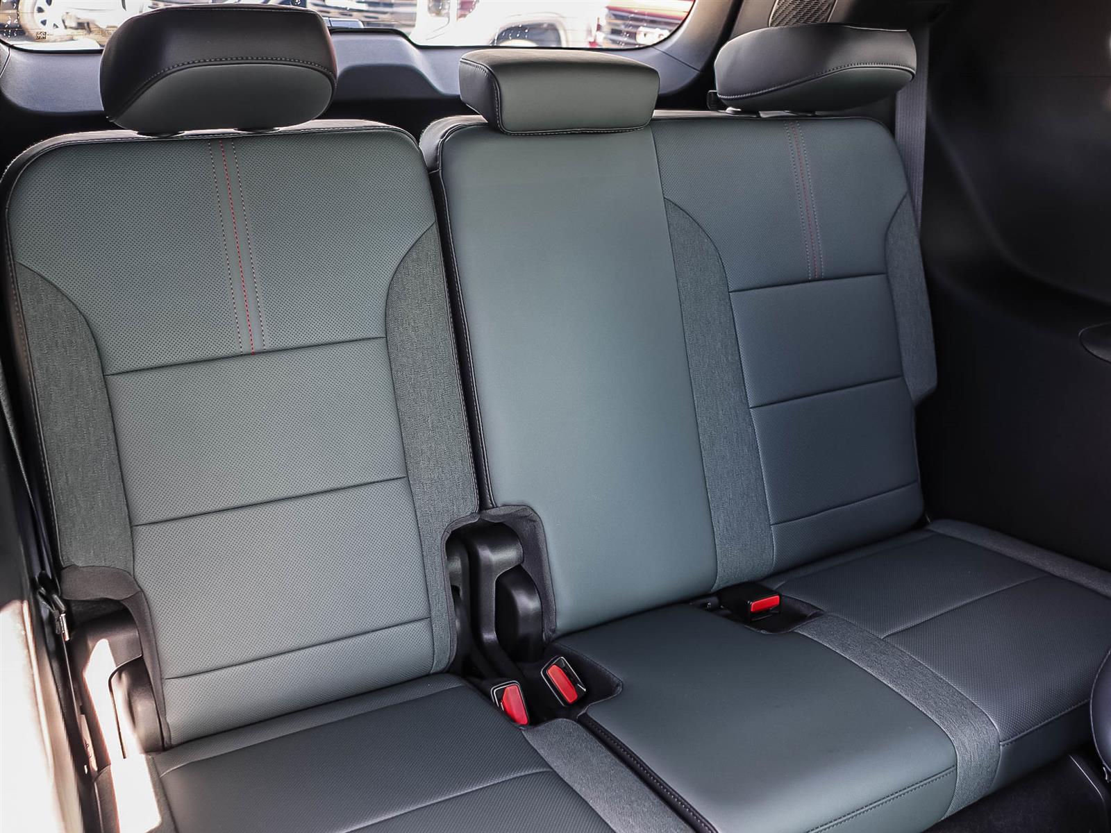 2026 GMC Acadia AT4 | 7 PASSENGER | WINTER PACKAGE - Thumbnail 20