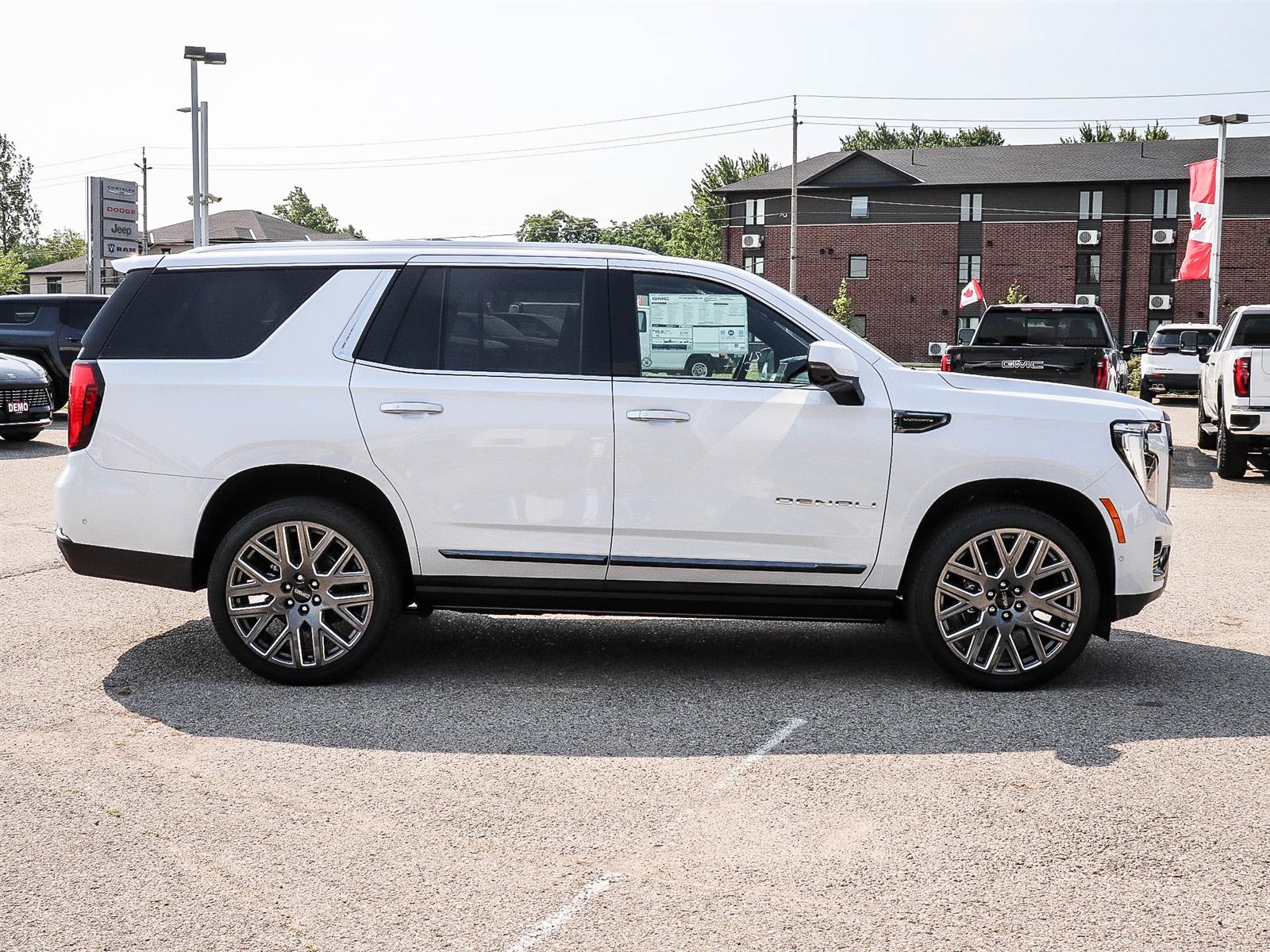 2026 GMC Yukon DENALI ULTIMATE | 7 PASSENGER | ENHANCED TRAILERING PKG - Thumbnail 3