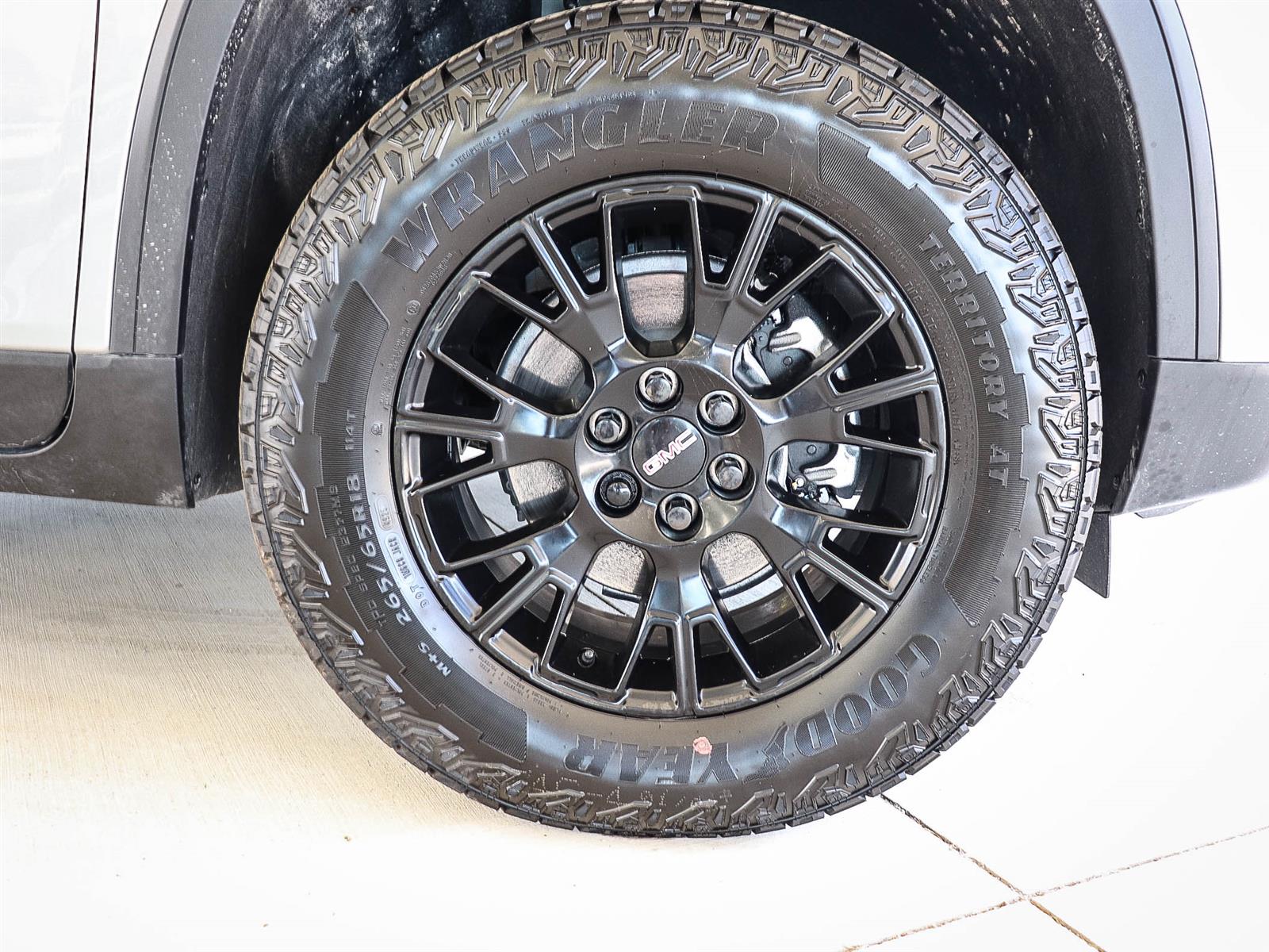 2026 GMC Acadia AT4 | PANO BLACK | 7 PASSENGER - Thumbnail 6