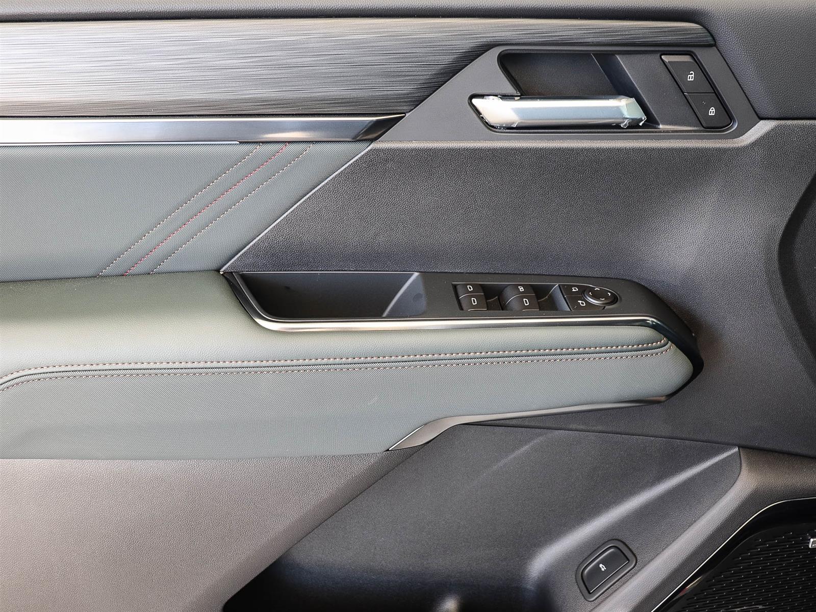 2026 GMC Acadia AT4 | PANO BLACK | 7 PASSENGER - Thumbnail 8