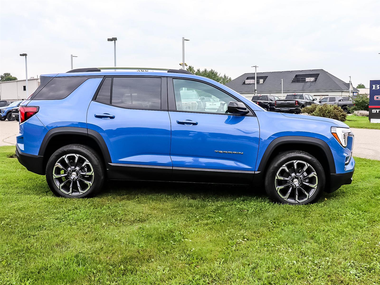 2027 GMC Terrain AWD ELEVATION - Thumbnail 3