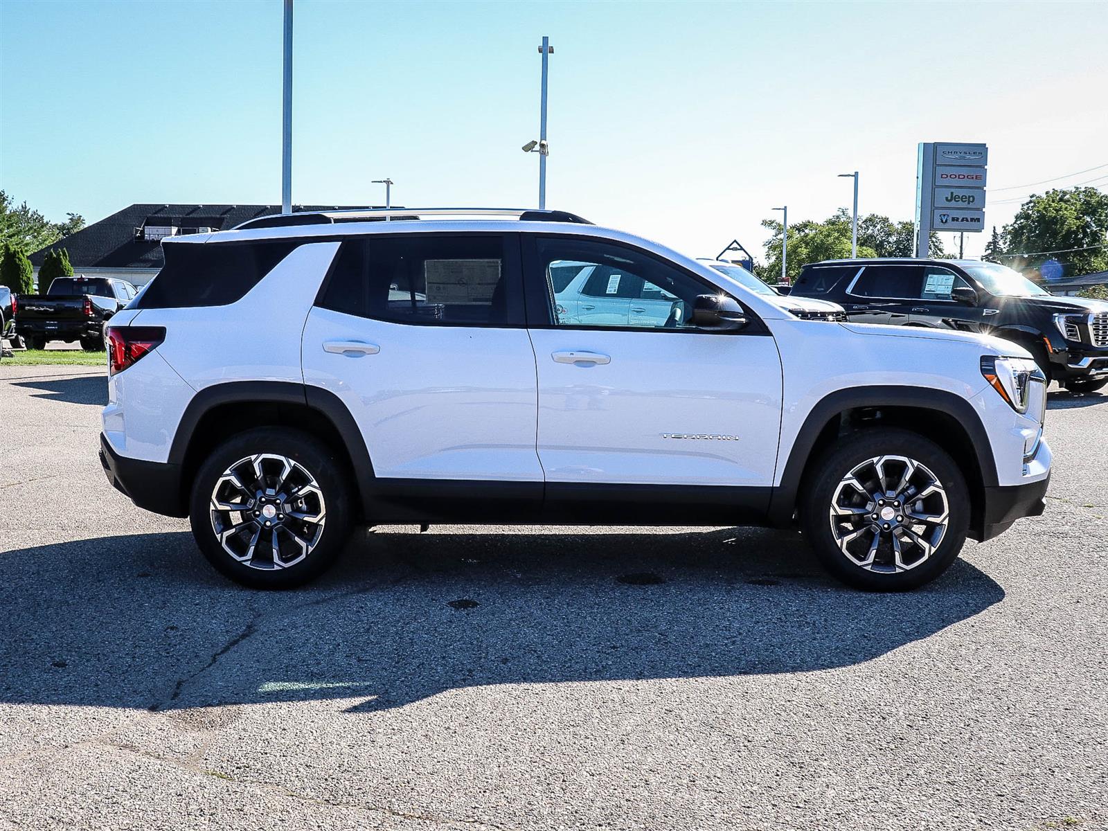 2027 GMC Terrain AWD ELEVATION | PANO ROOF | FLOOR LINER PKG - Thumbnail 3