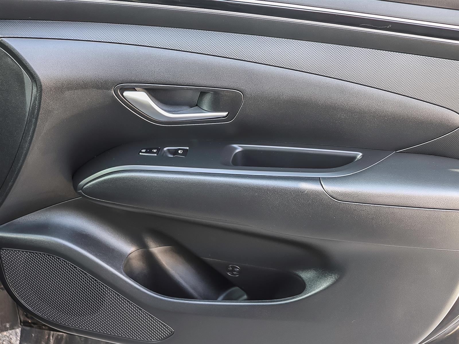 2023 Hyundai Tucson ESSENTIAL | APPLE CARPLAY | BACKUP CAMERA | HTD SEATS - Thumbnail 18