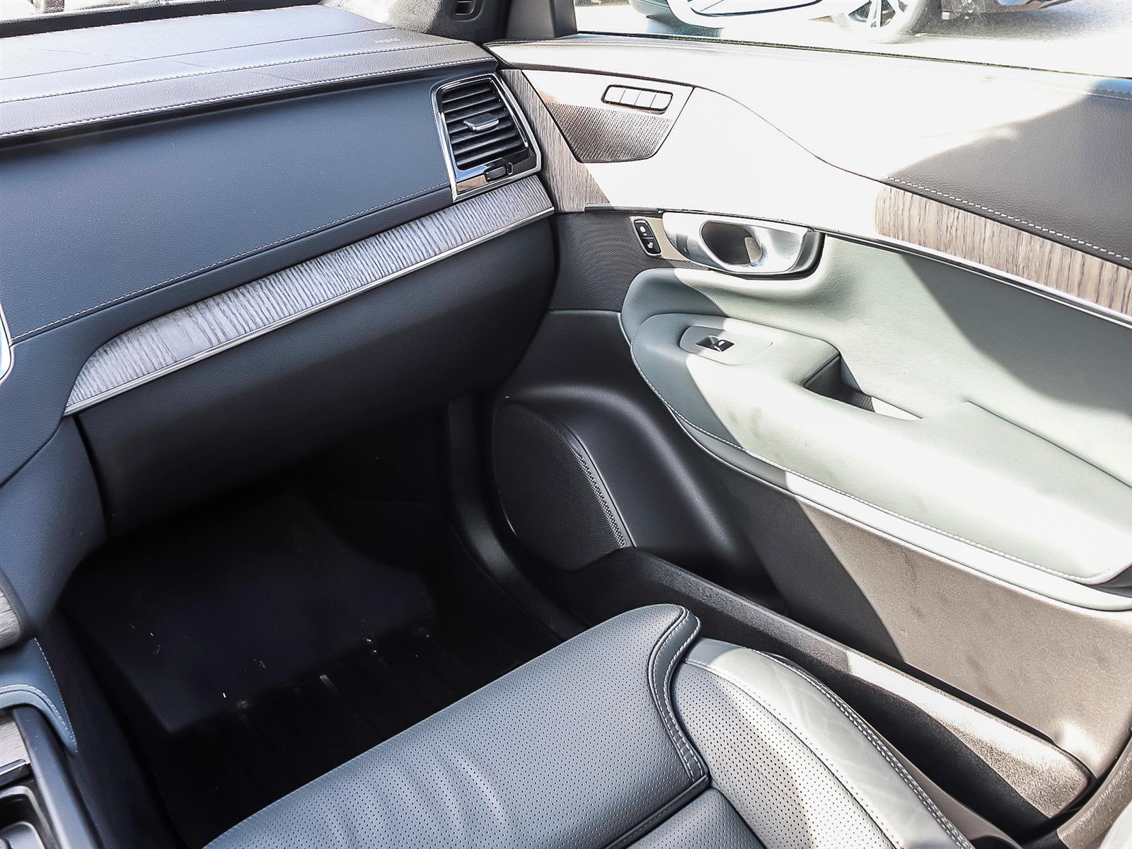 2024 Volvo XC90 ULTIMATE BRIGHT THEME | PANO ROOF | AWD - Thumbnail 17