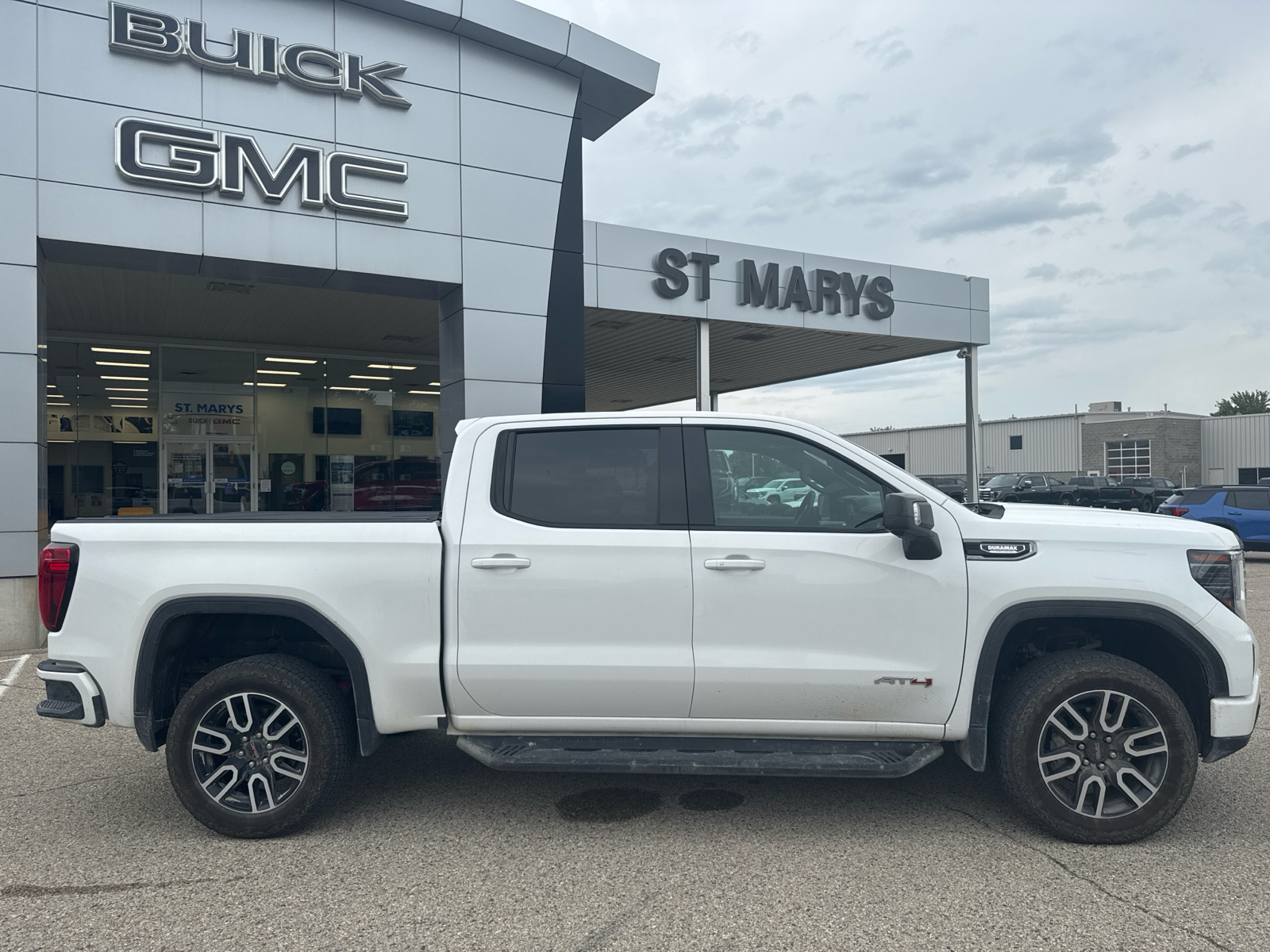 2026 GMC Sierra 1500 AT4 | SUNROOF | TECHNOLOGY PACKAGE - Thumbnail 2
