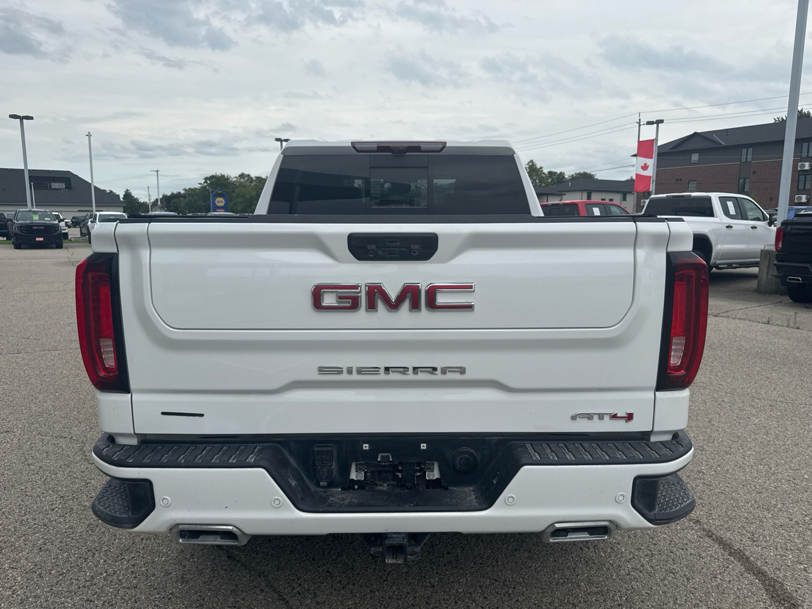 2026 GMC Sierra 1500 AT4 | SUNROOF | TECHNOLOGY PACKAGE - Thumbnail 4
