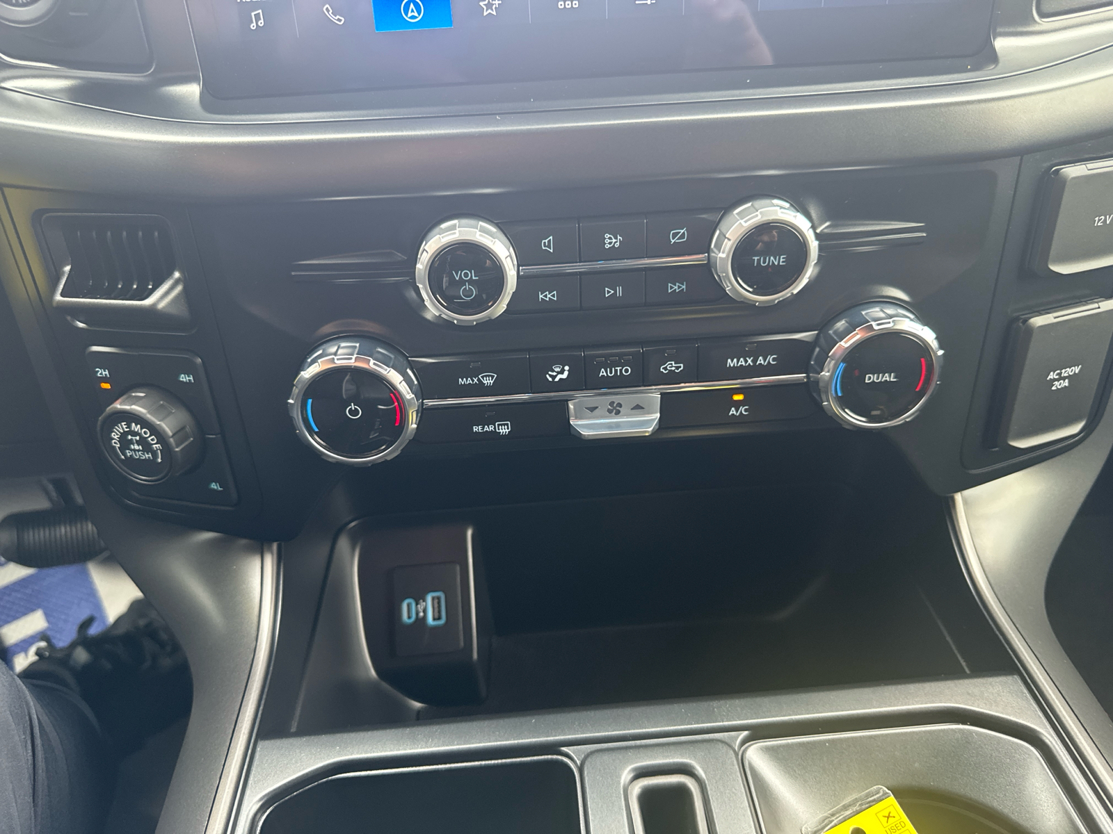 2024 Ford F-150 XLT | FULL HYBRID | HEATED SEATS & WHEEL - Thumbnail 16